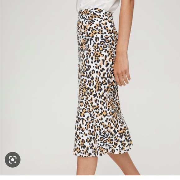 Aritzia midi skirt in Leopard print. - Picture 3 of 6